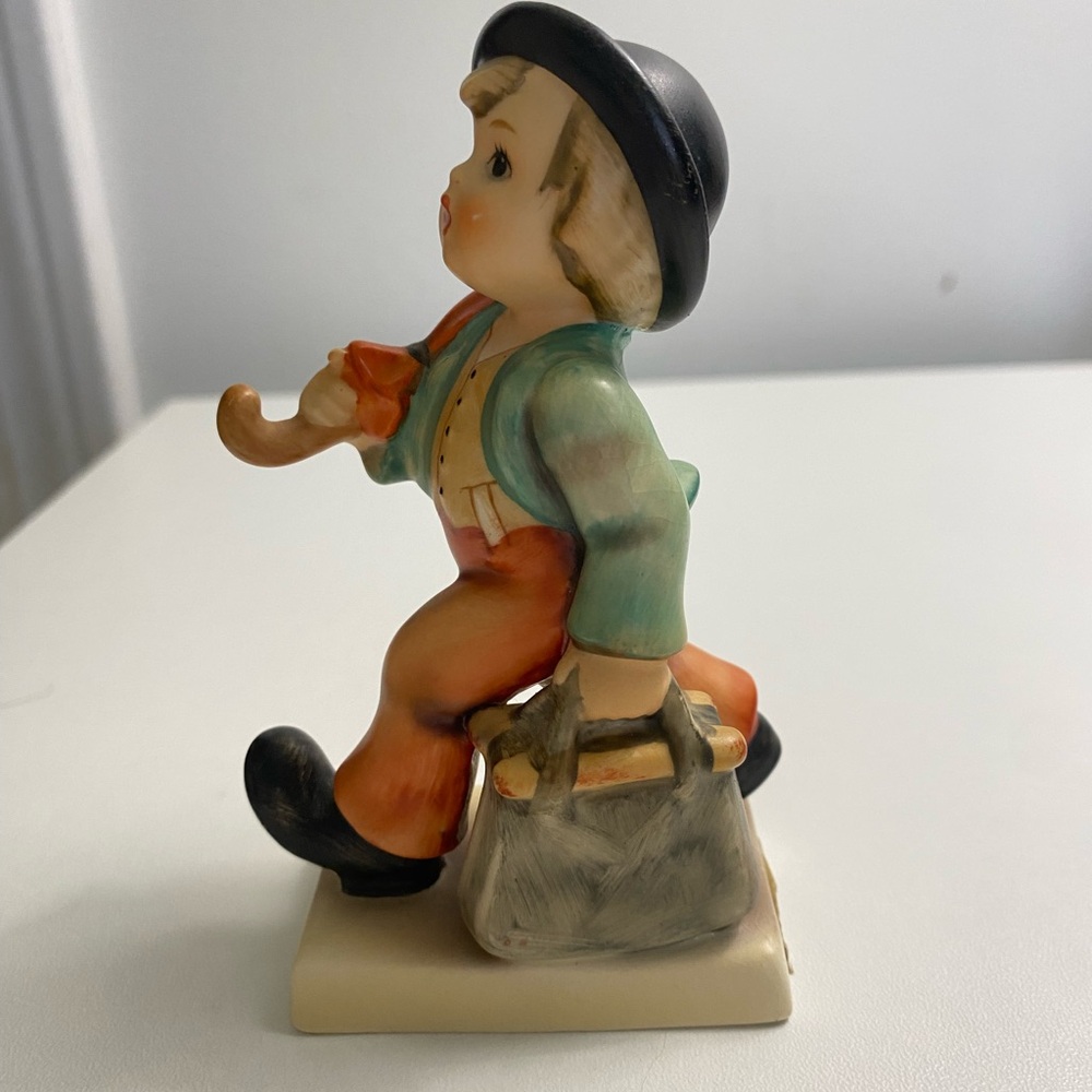 Hummel Figurine Merry Wanderer